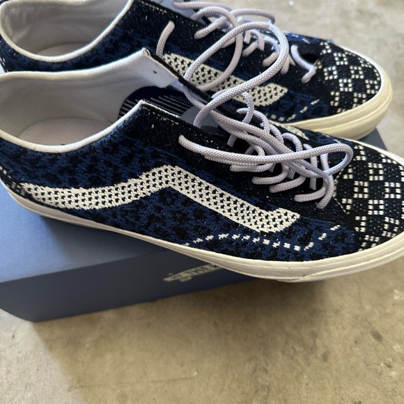 Vans - Picture 2 of 4